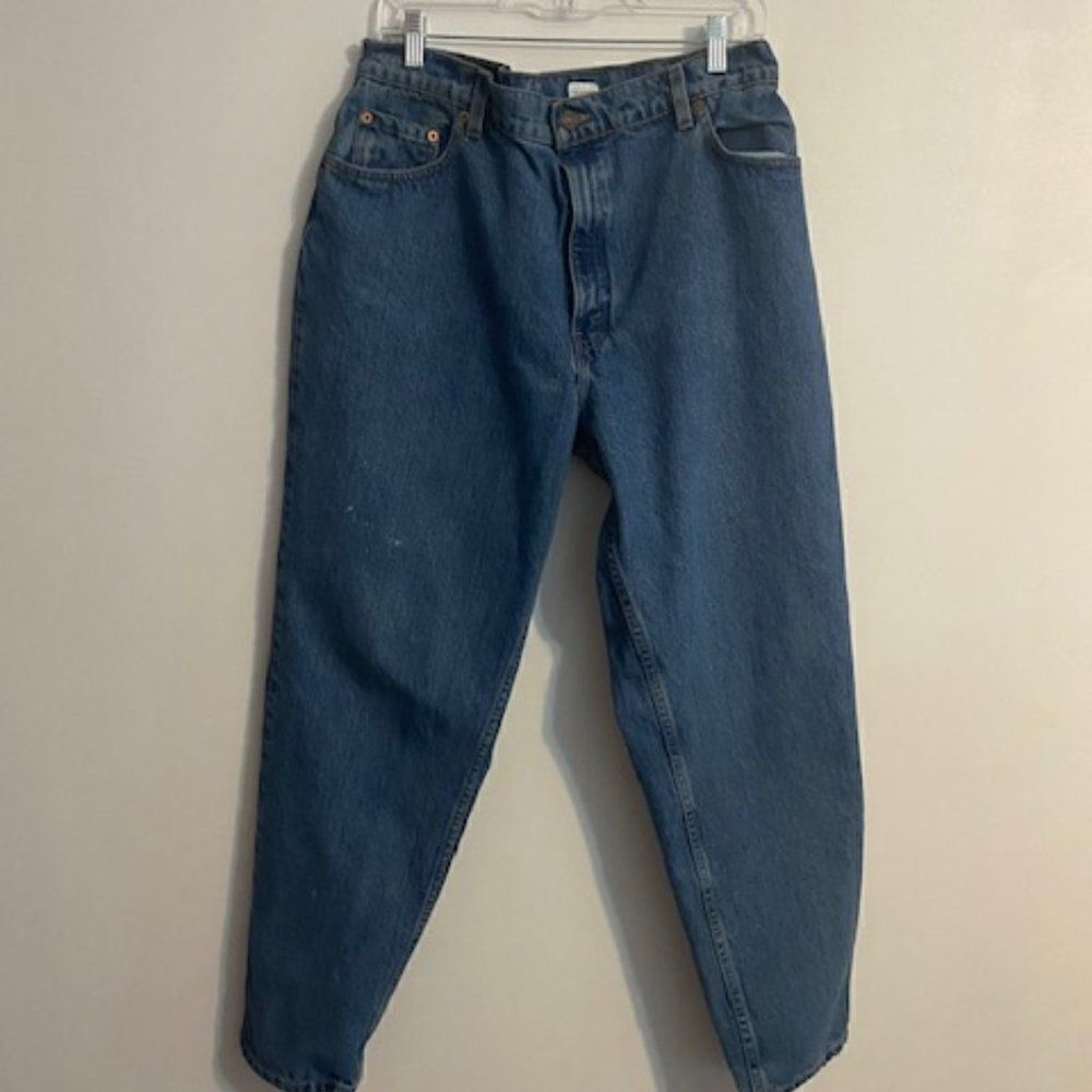 Levi's Vintage 551 Relaxed Fit tapered legs 5 pockets distressed jeans, size 18M